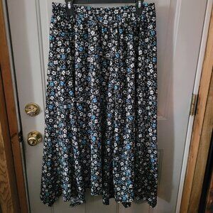 CATO Lovely Black Full Skirt With Small Blue & White Flowers Misses 14